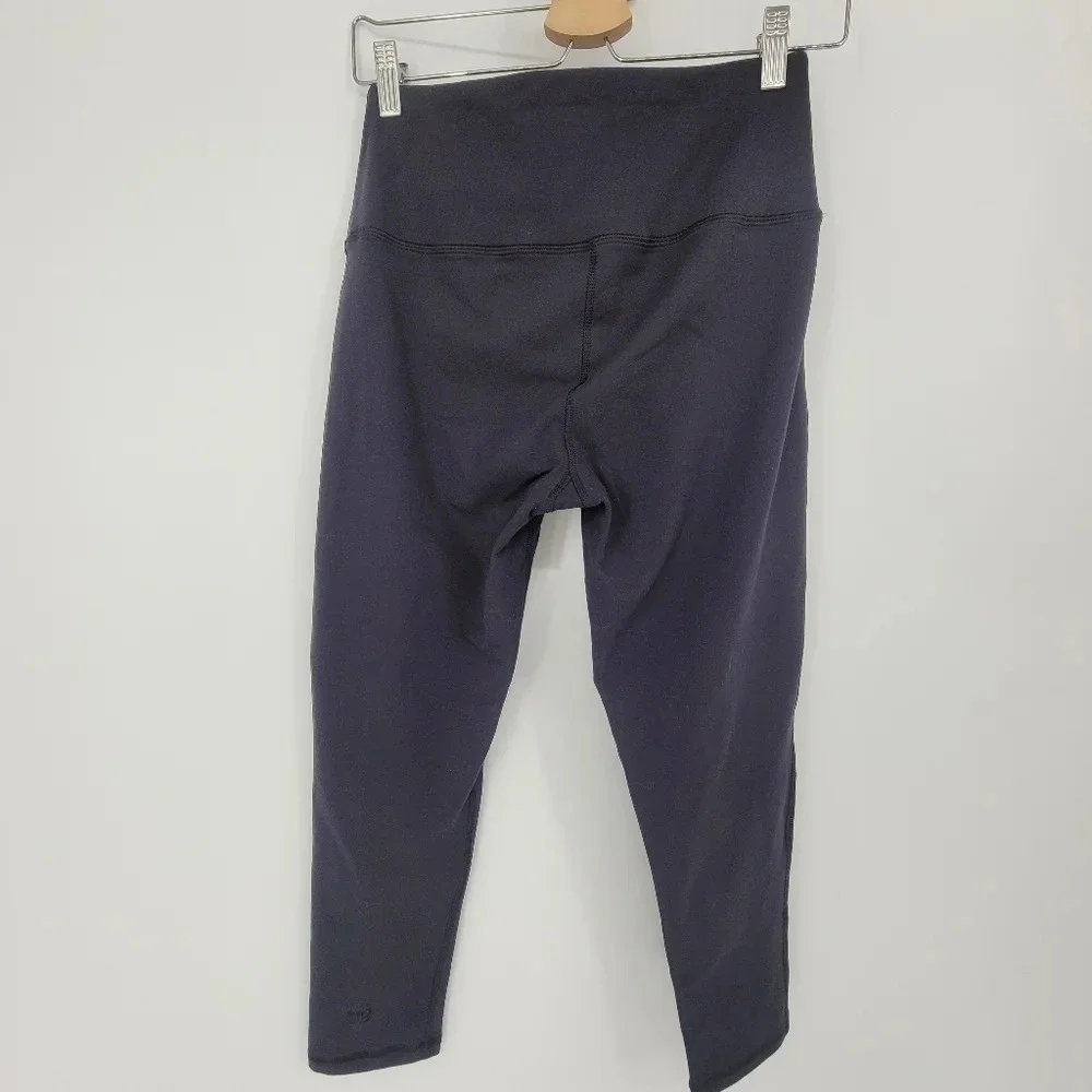 ALBION intention 3/4 black high rise capri leggings size Medium